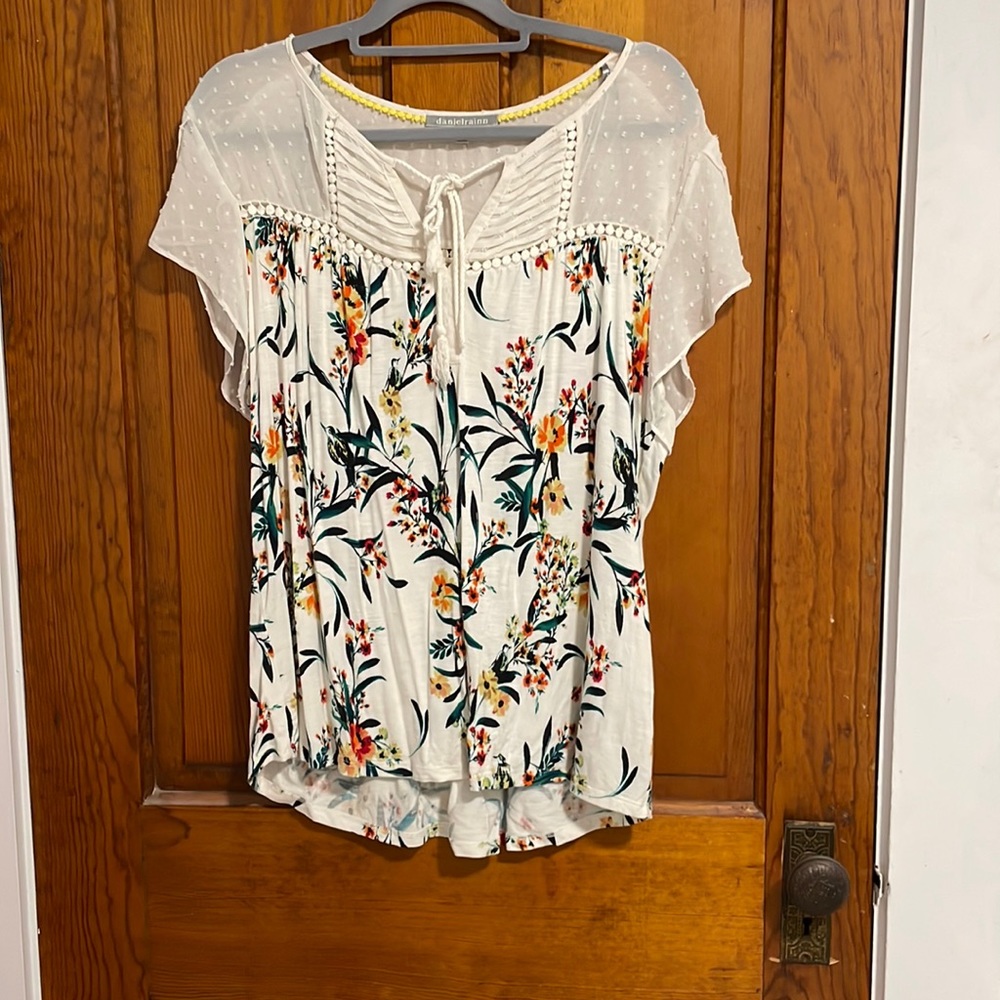 Daniel rainn short sleeve flutter sleeve knit top